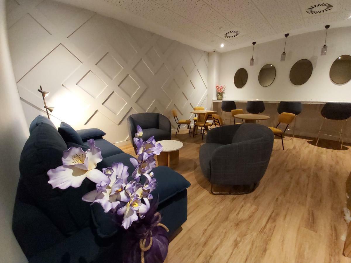 Habital Suites ฮากา ภายนอก รูปภาพ